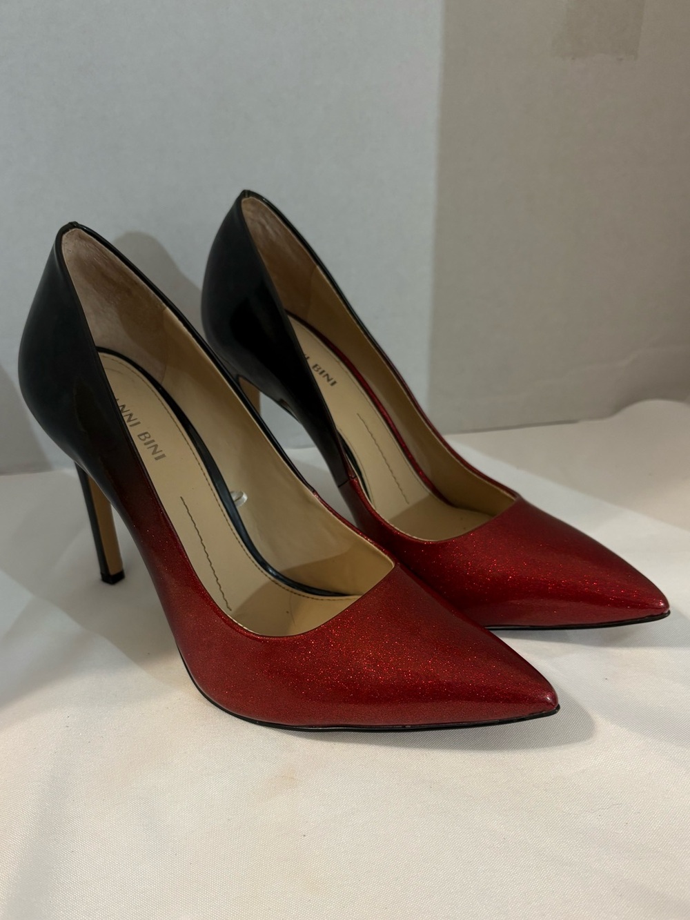 Gianni‎ Bini Ivyya ombre patent pointy-toe stiletto pumps red black Size 9.5M